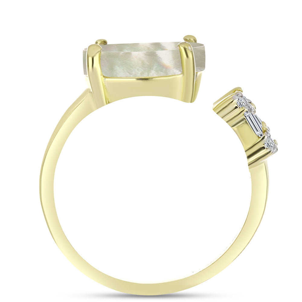 Anel de Prata com Banho de Ouro com Mãe de Pérola e Zircão Branco  Contraste: Cabeca de Veado (800)