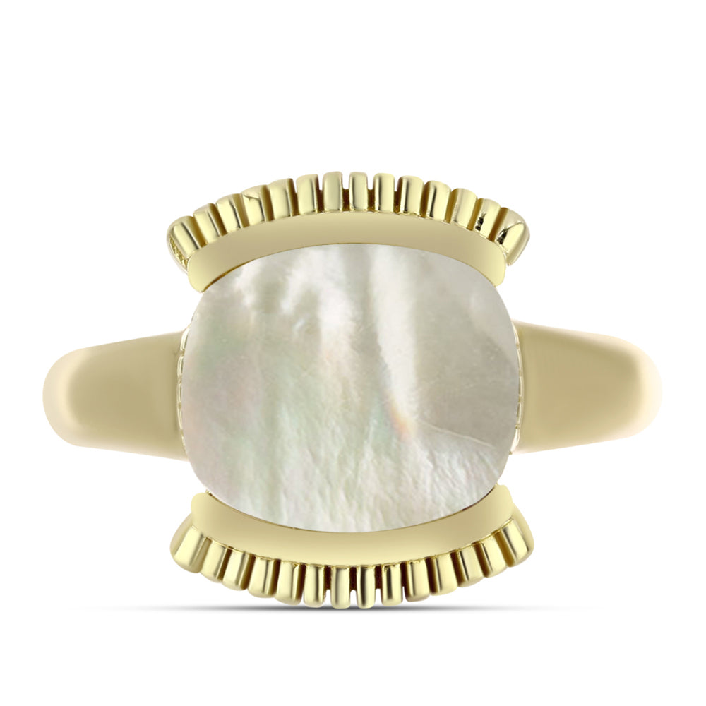 Anel de Prata com Banho de Ouro com Mãe de Pérola  Contraste: Cabeca de Veado (800)