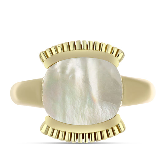 Anel de Prata com Banho de Ouro com Mãe de Pérola  Contraste: Cabeca de Veado (800)