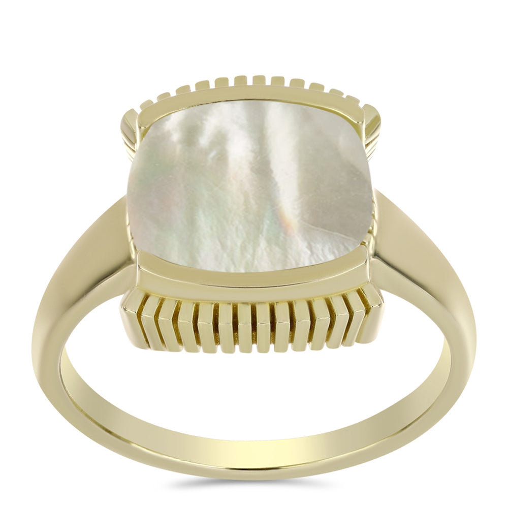 Anel de Prata com Banho de Ouro com Mãe de Pérola  Contraste: Cabeca de Veado (800)