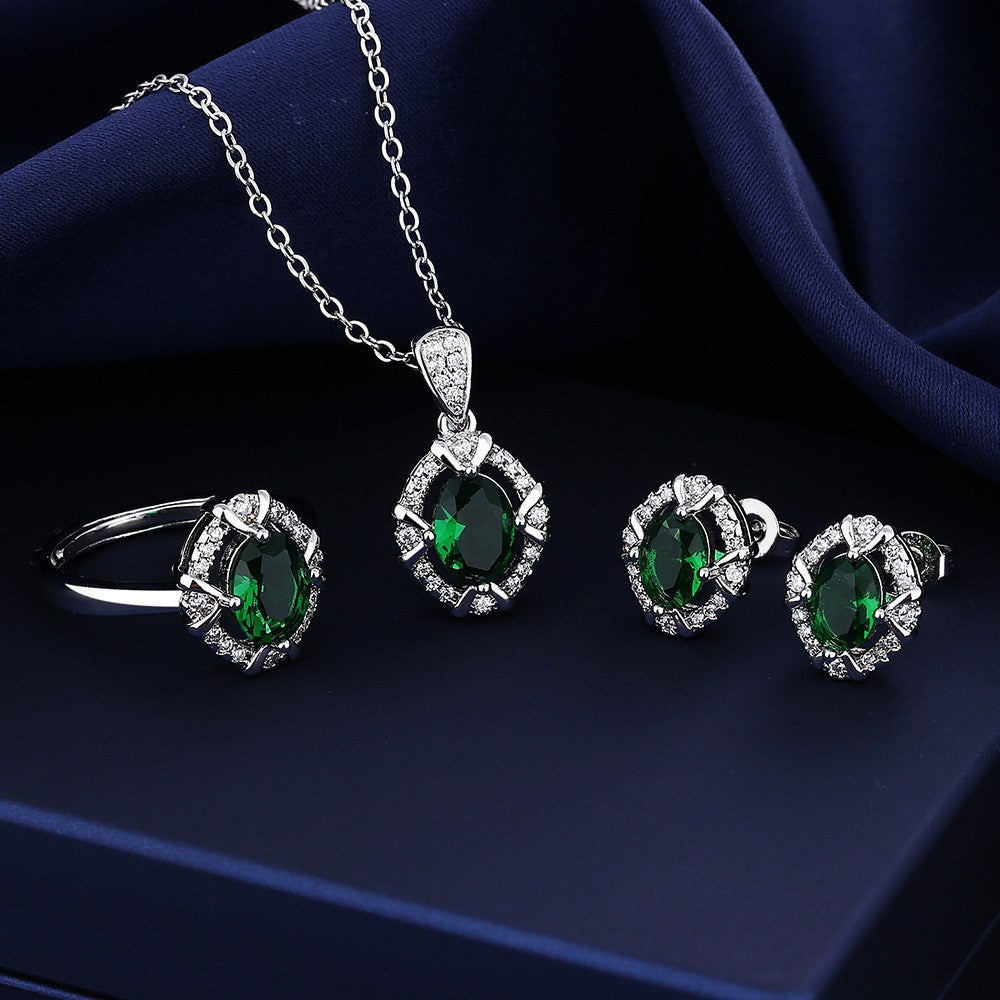Conjunto de Liga de Ouro com Cristal Emporia® Verde e Cristal Emporia® Branco ( Colar+Brincos+Anel+Pendente )