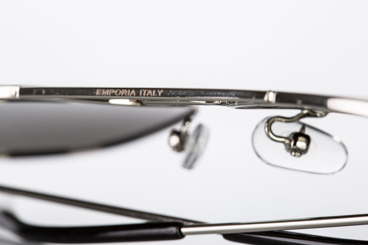 Emporia Itália -  Série Aviator "CHEFE", óculos de sol com filtro UV polarizados com estojo rígido e pano de limpeza, lentes de proteção solar de cor cinzentas escuras, armação prateada